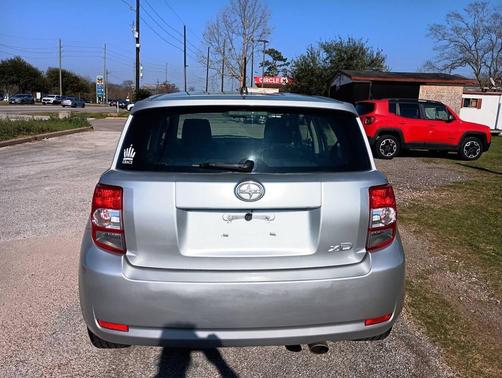 2010 Scion xD Base 4dr Hatchback 5M