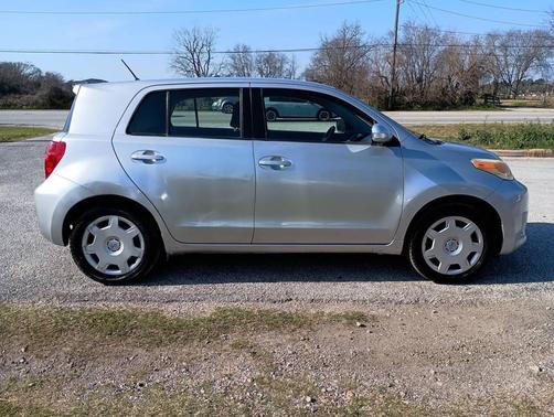 2010 Scion xD Base 4dr Hatchback 5M
