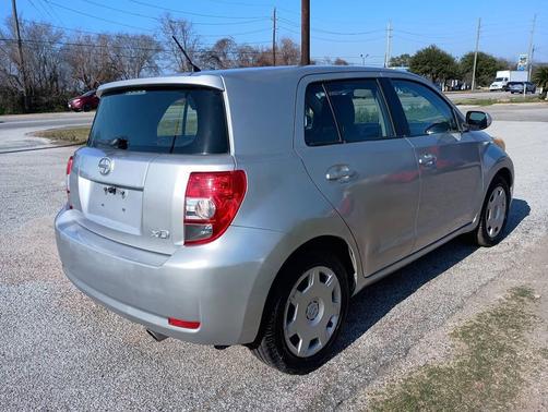 2010 Scion xD Base 4dr Hatchback 5M
