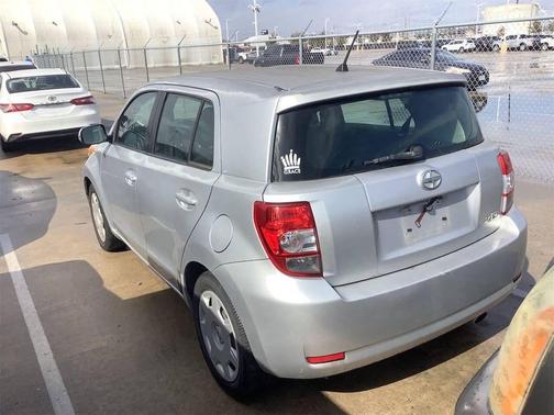 2010 Scion xD Base 4dr Hatchback 5M