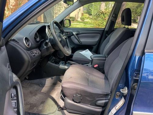 2004 Toyota RAV4 Base