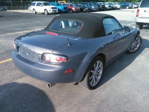 2008 Mazda MX-5 Miata Grand Touring 2dr Convertible (2L I4 6M)