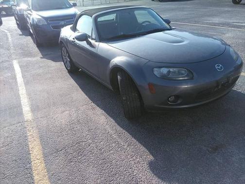 2008 Mazda MX-5 Miata Grand Touring 2dr Convertible (2L I4 6M)