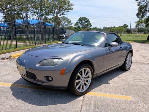 2008 Mazda MX-5 Miata Grand Touring 2dr Convertible (2L I4 6M)