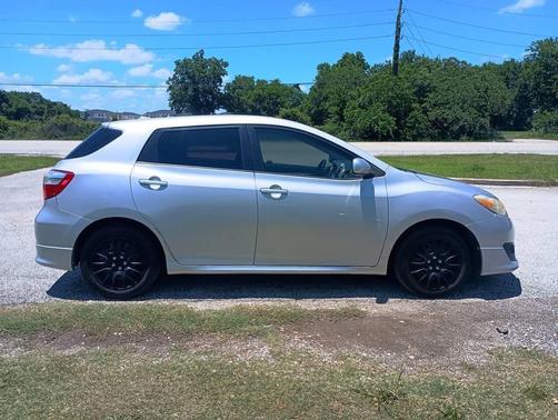 Classic Silver Metallic 2010 Toyota Matrix S