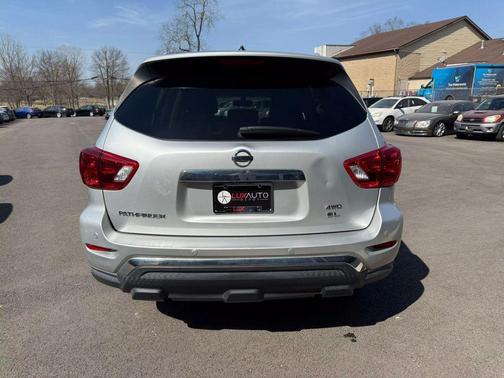 2018 Nissan Pathfinder SL