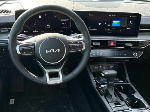 2025 Kia K5 EX
