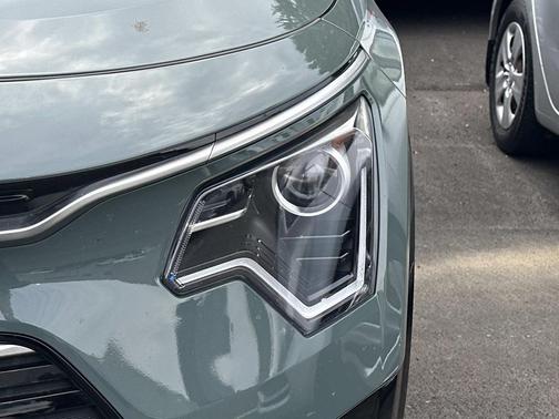 2025 Kia Niro SX