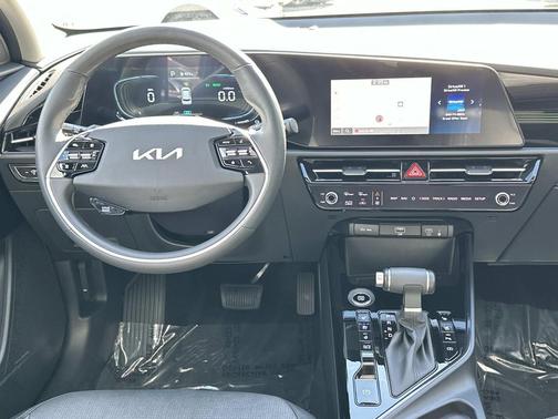 2025 Kia Niro SX