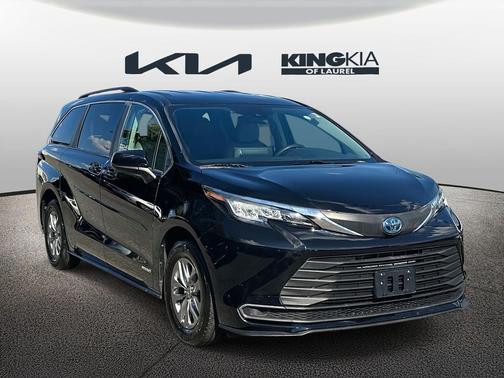 2021 Toyota Sienna LE