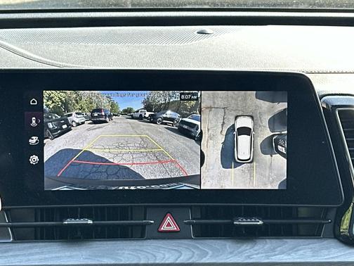 Glacier White Pearl/Ebony Black Roof 2025 Kia Sportage S