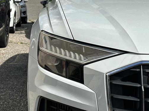 Glacier White Metallic 2023 Audi Q8 55 Premium Plus