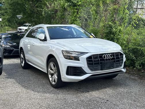 Glacier White Metallic 2023 Audi Q8 55 Premium Plus