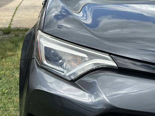 Magnetic Gray Metallic 2016 Toyota RAV4 SE