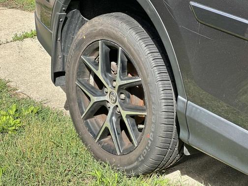 Magnetic Gray Metallic 2016 Toyota RAV4 SE