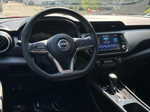 2022 Nissan Kicks SV