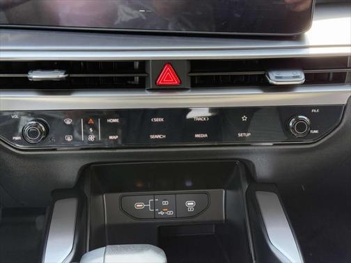 2025 Kia Sorento LX