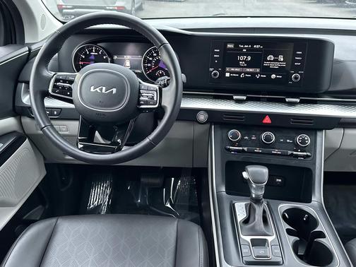 2024 Kia Carnival LX