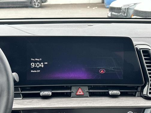 Glacier White Pearl/Ebony Black Roof 2025 Kia Sportage S