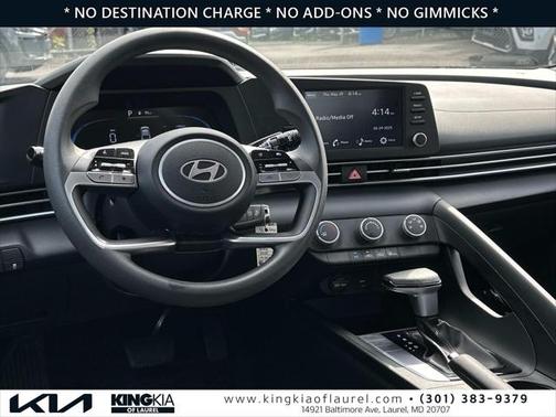 2024 Hyundai ELANTRA SE