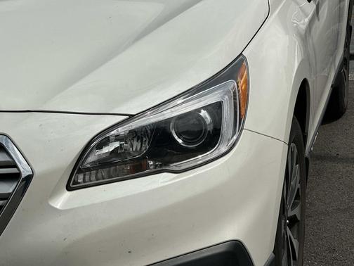 Crystal White Pearl 2017 Subaru Outback 2.5i Limited