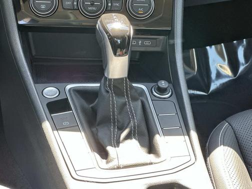 Opal White Pearl 2024 Volkswagen Jetta 1.5T SEL