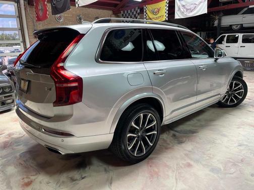 Bright Silver Metallic 2018 Volvo XC90 T6 Momentum