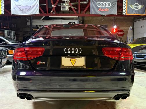 2013 Audi S8 4.0T quattro
