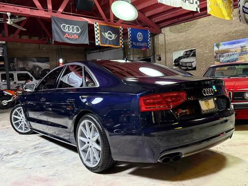 Night Blue Pearl 2013 Audi S8 4.0T quattro