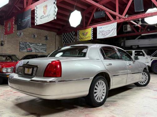Silver Birch Metallic 2003 Lincoln Town Car Executive