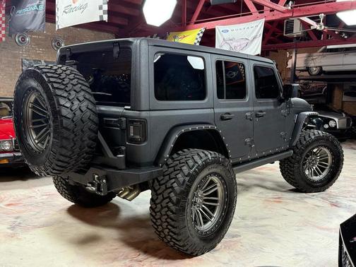 Sting Gray Clearcoat 2023 Jeep Wrangler Rubicon 392