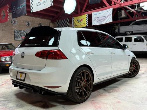 Pure White 2017 Volkswagen Golf GTI SE 4-Door
