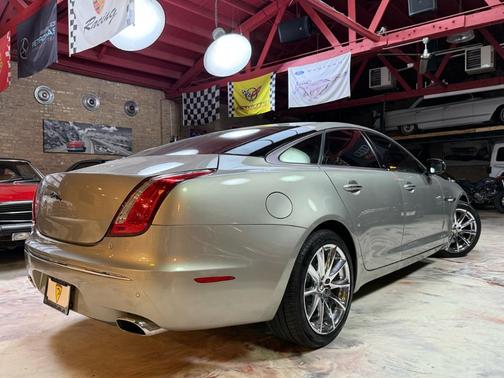 2012 Jaguar XJ Base