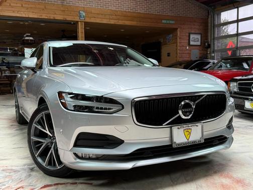 Silver 2017 Volvo S90 T6 Momentum