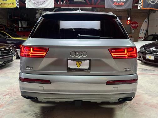 Florett Silver Metallic 2017 Audi Q7 3.0T Premium Plus