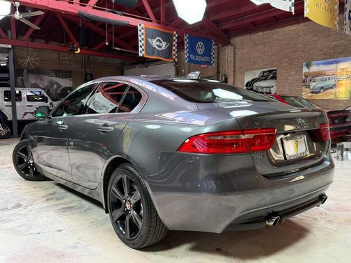 2018 Jaguar XE 25t Prestige