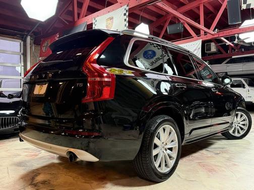 Onyx Black Metallic 2018 Volvo XC90 T5 Momentum