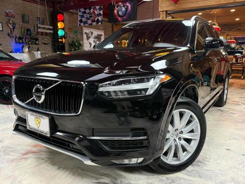 Beige 2018 Volvo XC90 T5 Momentum