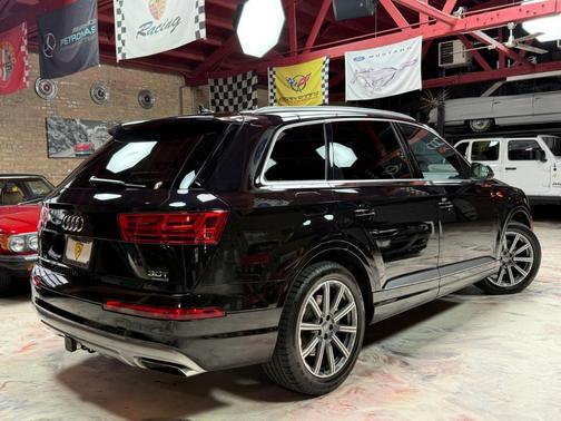 Orca Black Metallic 2017 Audi Q7 3.0T Prestige