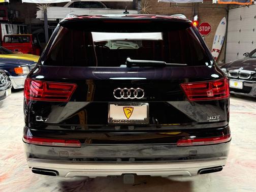 Orca Black Metallic 2017 Audi Q7 3.0T Prestige