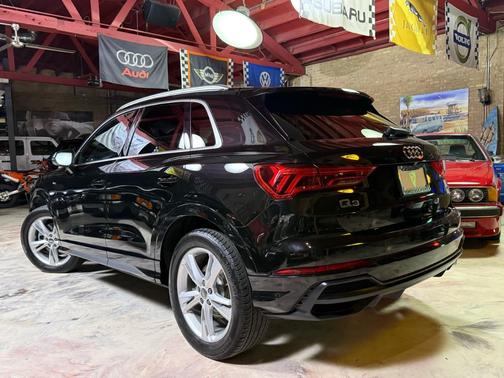 2020 Audi Q3 45 S line Premium