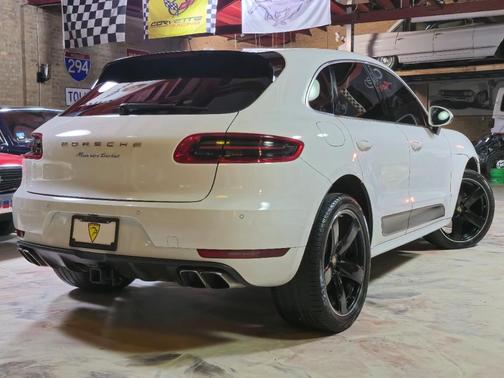 2017 Porsche Macan Turbo