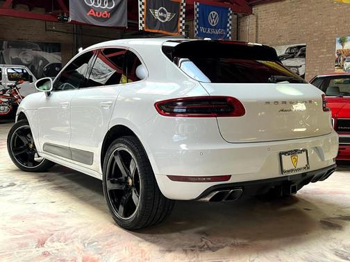 2017 Porsche Macan Turbo