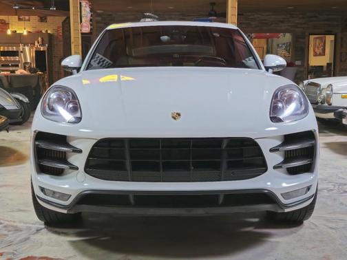 2017 Porsche Macan Turbo