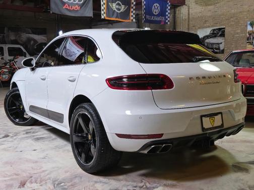 2017 Porsche Macan Turbo