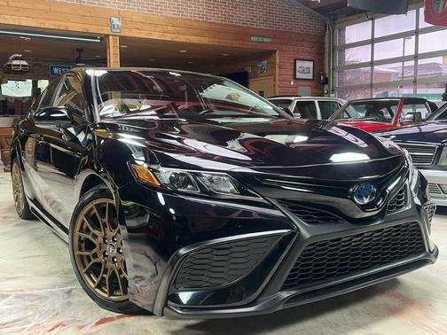 2023 Toyota Camry Hybrid SE