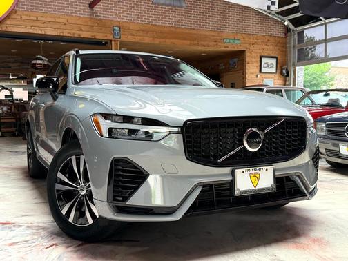 Gray 2024 Volvo XC60 Recharge Plug-In Hybrid T8 Core Dark Theme