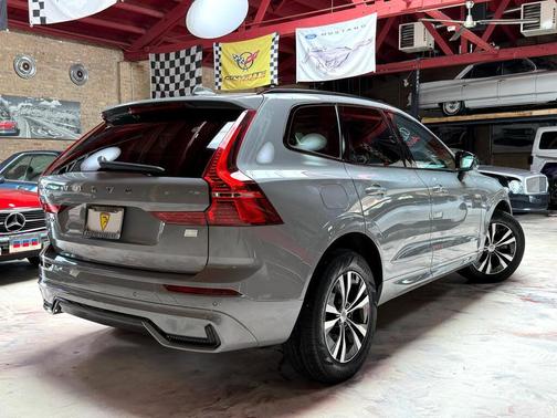 Gray 2024 Volvo XC60 Recharge Plug-In Hybrid T8 Core Dark Theme