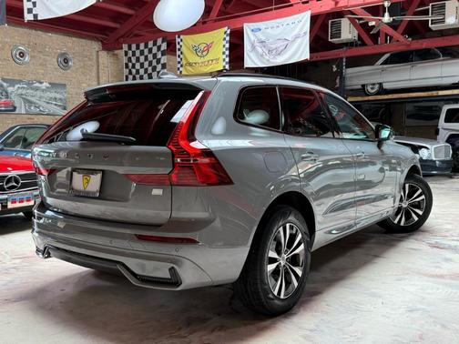 2024 Volvo XC60 Recharge Plug-In Hybrid T8 Core Dark Theme