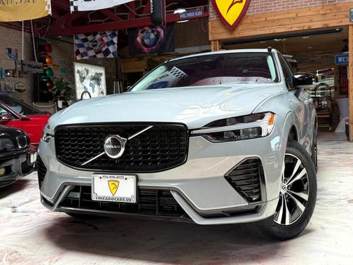 2024 Volvo XC60 Recharge Plug-In Hybrid T8 Core Dark Theme